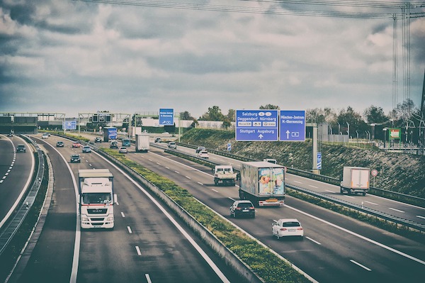Elektronisches Fahrtenbuch vs. traditionelles Fahrtenbuch: Ein Vergleich