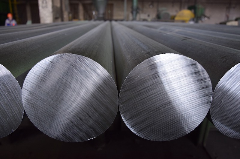 Vom Bauxit zum Hightech-Material: Wie Aluminium hergestellt wird