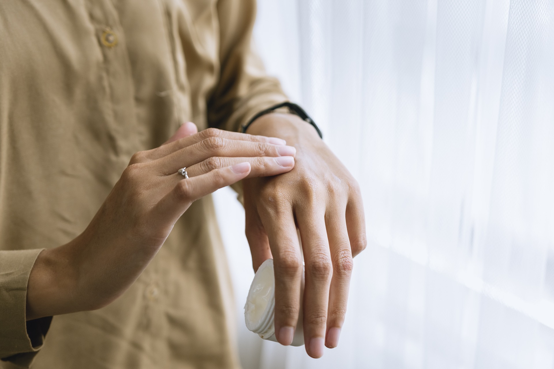 Gels gegen Cremes: Was ist besser für Ihren Hauttyp?